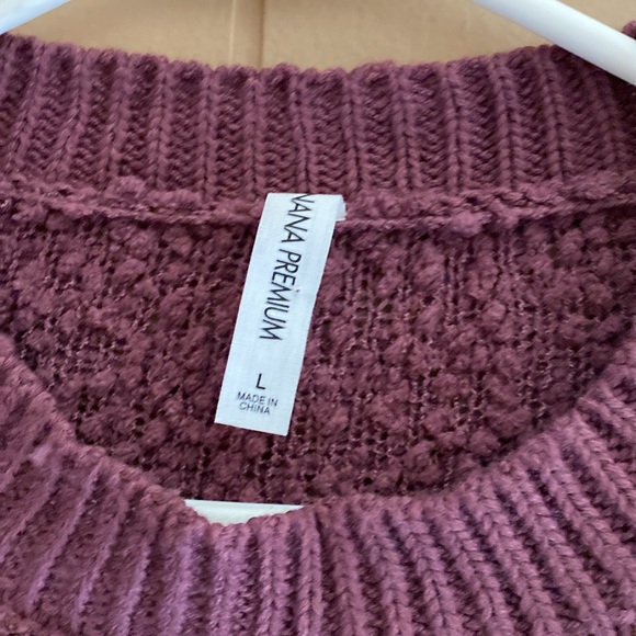 Purple pullover sweater worn only once. Beautiful long wear with leggings - Picture 2 of 5